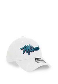 Weißer Baseballcap mit gesticktem "Miami" in Türkis und Pink, mit gebogenem Schirm und verstellbarem Riemen auf der Rückseite.