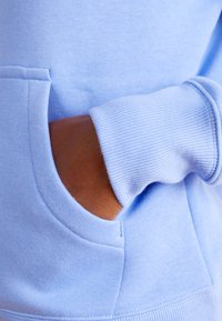 Nike Sportswear LOGO - Camisola - royal pulse/photon dust/game royal