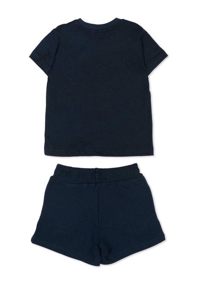 T-shirt bleu marine à manches courtes avec short assorti à taille élastique, conçu pour une tenue décontractée.