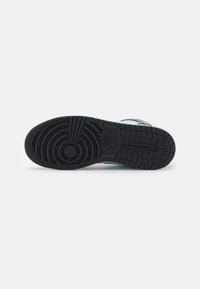 Jordan AIR JORDAN 1 UNISEX - Magas szárú edzőcipők - white/green glow/black