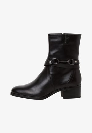 Tamaris Stiefelette - black