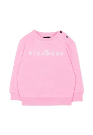 Felpa rosa a maniche lunghe con polsini e orlo a costine, con la scritta "John Richmond" sul petto e due bottoni neri sulla spalla sinistra.