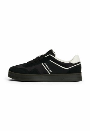 - Sneakersy niskie