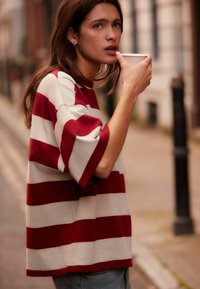 Next RELAXED FIT CREW NECK - Triko s potiskem - red grey stripe