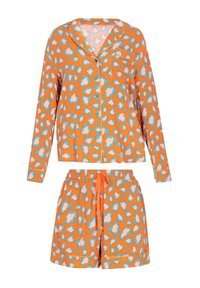 Orange pyjamaset bestående av en långärmad skjorta med knappar och shorts, prydd med ett blått och rosa leopardmönster.