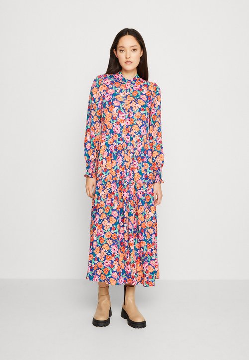 Yasneno 2 4 Long Dress Strawberry Cream Aop Neno Prin main image 1