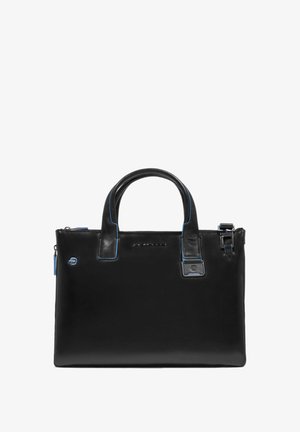 Borsa in pelle nera con cuciture blu, doppio manico, chiusura con zip e accenti esterni. Presenta una forma rettangolare elegante e accessori in metallo.
