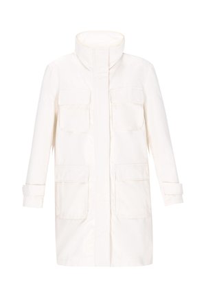 Hvid knælængdejakke lavet af glat stof med høj krave, to frontlommer og opkørte ærmer.