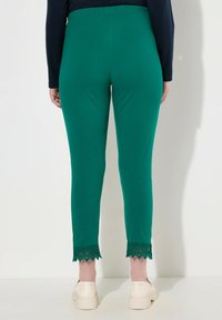 Ulla Popken 7/8 - Legíny - kalhoty  - emerald green