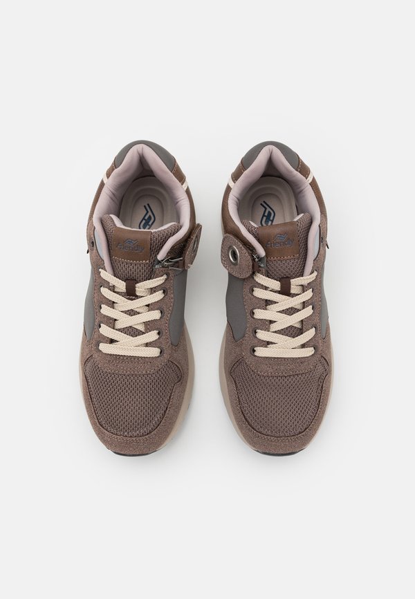 EXCURSION - Trainers - woodshop2