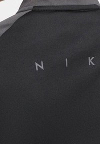 Nike Performance Langærmet T-shirt - black