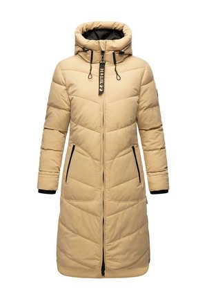 Lang beige pufferjakke med hætte, der har kontrastfarvet sort lynlås og detaljer, diagonalt kviltet mønster og sidelommer.