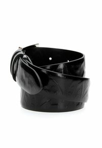 Cintura in pelle nera con un motivo floreale embossato, una fibbia argentata lucida e diversi fori di regolazione. Texture liscia in tutto il prodotto.