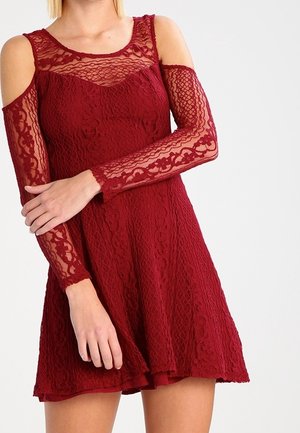 Hollister Co. Robe de jour - bordeaux