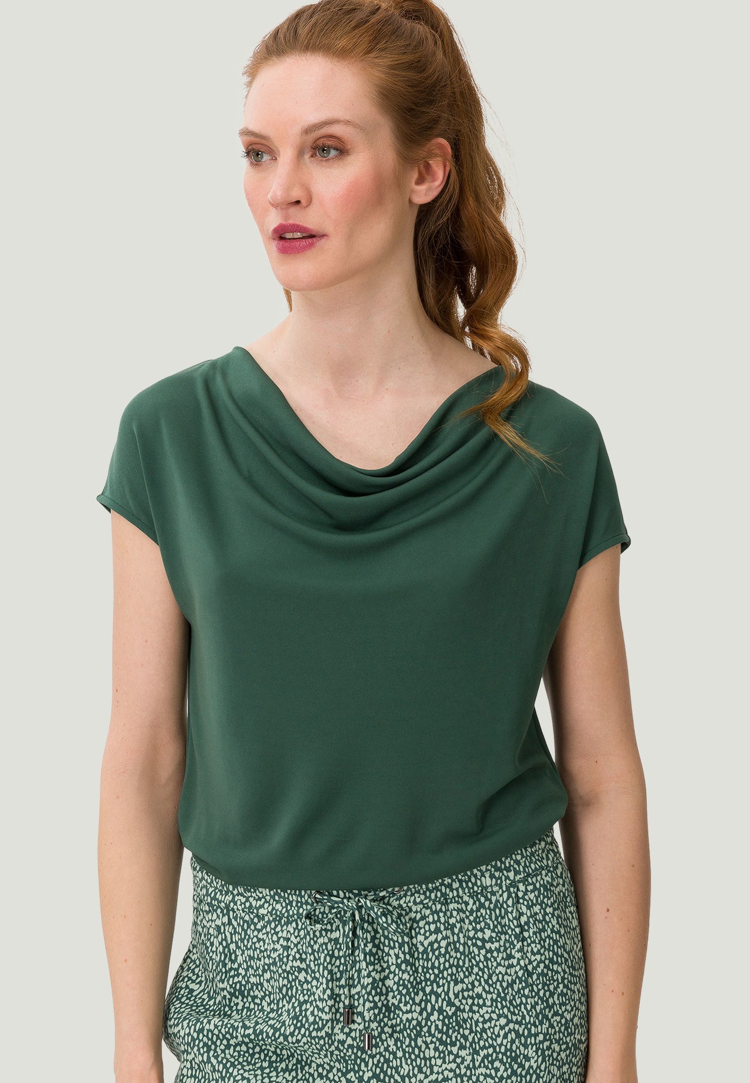 Burda Schnittmuster 5926 - Shirts Mit Wasserfallausschnitt