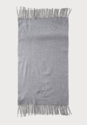 Écharpe rectangulaire gris clair avec des bords frangés aux deux extrémités et un petit logo brodé près d'un coin.