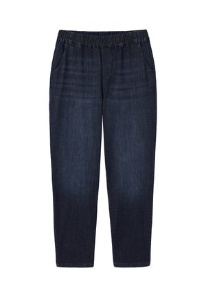 Tumši zili džinsa bikses ar elastīgu jostasvietu un sānu kabatām, taisnas kājas piegriezums, bez redzamiem aizdares elementiem, izolētas uz baltas fona.