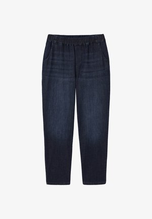 Sötétkék farmernadrág elasztikus derékrésszel és oldalzsebekkel, egyenes szárú szabás, látható záródások nélkül, fehér háttéren elválasztva.