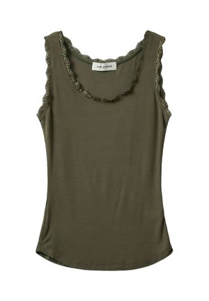 Olivno zelena majica bez rukava z rebrastim tekstilom, z valovitim čipkastim robom na izrezu in odprtinah za roke, ter rahlo ukrivljenim robom. Oznaka pravi "Sofie Schnoor."