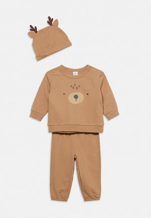 Carter's, MY FIRST CHRISTMAS UNISEX SET - Шапка - brown