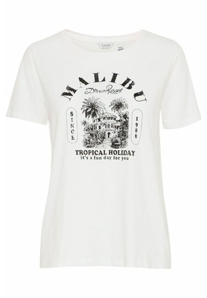 Tricou alb din bumbac cu un imprimeu grafic ce prezintă o scenă tropicală cu palmieri, o clădire și textul: "Malibu Dream Resort" și "Tropical Holiday."