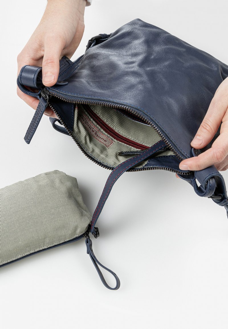 Aunts & Uncles MRS CHOCOLATE COOKIE - Umhängetasche - insignia blue