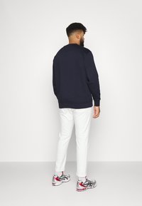 Tommy Hilfiger LOGO - Camisola - desert sky