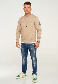 Jack & Jones JCOBOOM CREW NECK - Sweatshirt - crockery