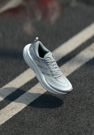 SUPERNOVA GLIDE - Zapatillas running asfalto - halo silver-coloured/matte silver-coloured/dash grey