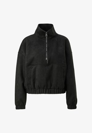 Sort fleece trøje med halvlange lynlås foran, høj krave, elastiske manchetter og kant samt to forlommer. Lynlåstrækker er mærket "CASUAL IDENTITY."