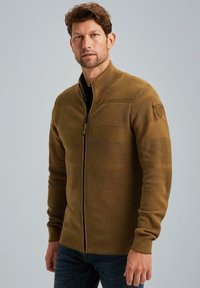 PME Legend Vesta na kopčanje - otter