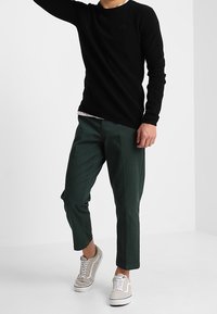 CHASIN' Maglione - black
