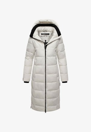 Lunga giacca a vento bianca con cappuccio, dotata di zip frontale, texture trapuntata e dettagli neri attorno al cappuccio e ai polsini.