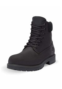 Stivale da lavoro in pelle nera con collare imbottito, chiusura con lacci e suola robusta con un tramato prominente. Logo Timberland sul lato.