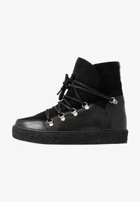 Valittu, black