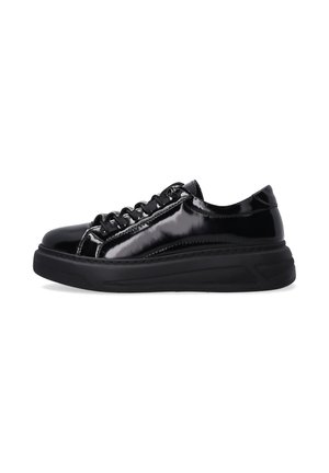 Trainers - black