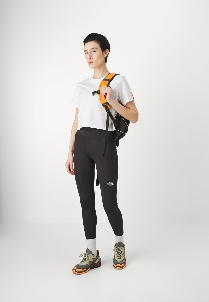 The North Face SIMPLE DOME CROPPED TEE - Triko s potiskem - white