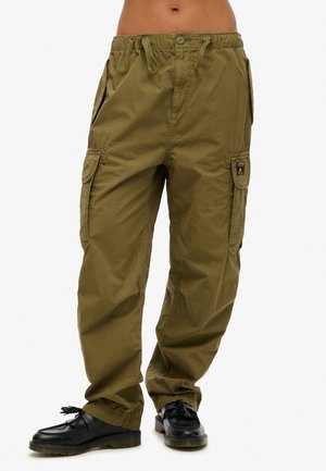 Superdry & Co BAGGY PARACHUTE - Pantalon cargo - burnt olive
