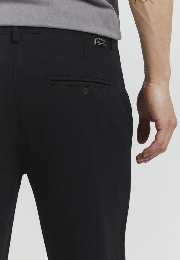 PRCAMO REGULAR FIT - Chinos2