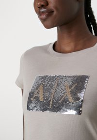 Armani Exchange Marškinėliai su spaudiniu - off road