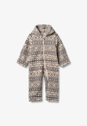 Salopetă din fleece cu un model geometric gri pe un fundal crem. Are glugă și fermoar pe față. Textură moale și mâneci lungi.