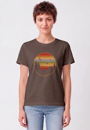 watapparel, SUNSET BERGE & TANNEN - T-Shirt print - mocha