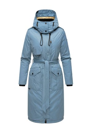 Parka azzurro chiaro con zip frontale, cappuccio regolabile con cordino, due tasche anteriori e vita con cintura. Presenta polsini a coste e texture liscia.