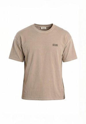 T-shirt beige a manica corta con scollo tondo e logo "American Vintage" sul petto a sinistra, mostrata su uno sfondo bianco.