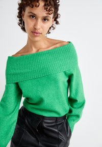ONLY ONLJEANETT LIFE OFF SHOULDER - Džemperis - green bee melange