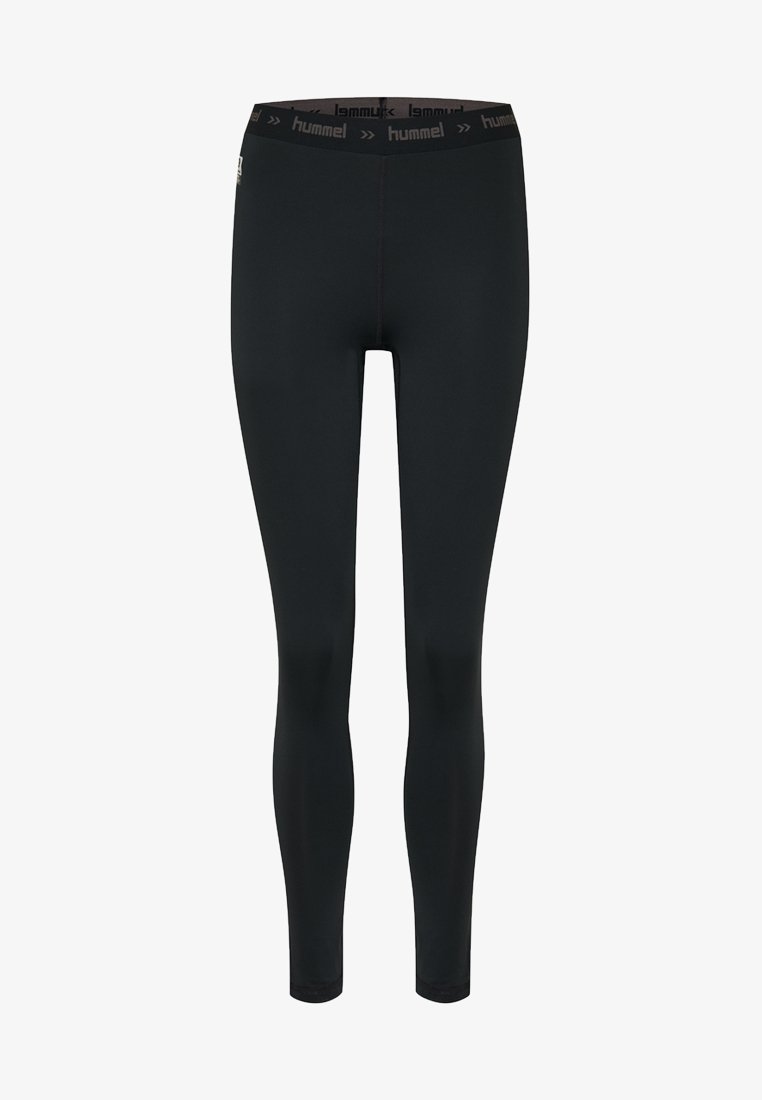 Czarne legginsy wykonane z elastycznego materiału, z szerokim pasem w talii z logo "hummel" i dopasowanym krojem, idealne do aktywności fizycznej.