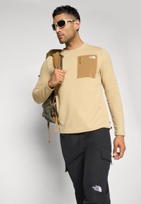 The North Face KECHA CREW - Hosszú ujjú felső - khaki stone/utility brown