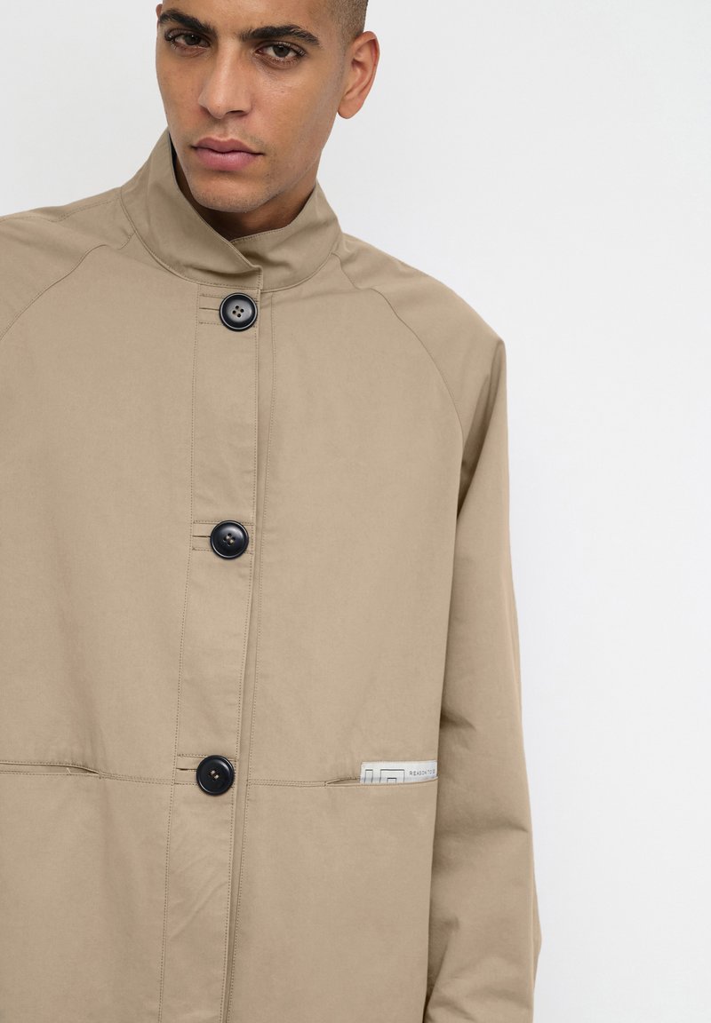 Lounge Nine ASTERLN UNISEX - Klassischer Mantel - desert taupe  