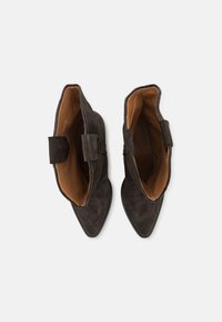 Pavement NIKKI - Cowboy/Biker boots - brown
