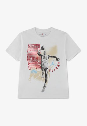 T-shirt blanc avec un graphique représentant un basketteur en train de dunker, avec "Jordan," "Flight," et les logos Nike Air et Jumpman.